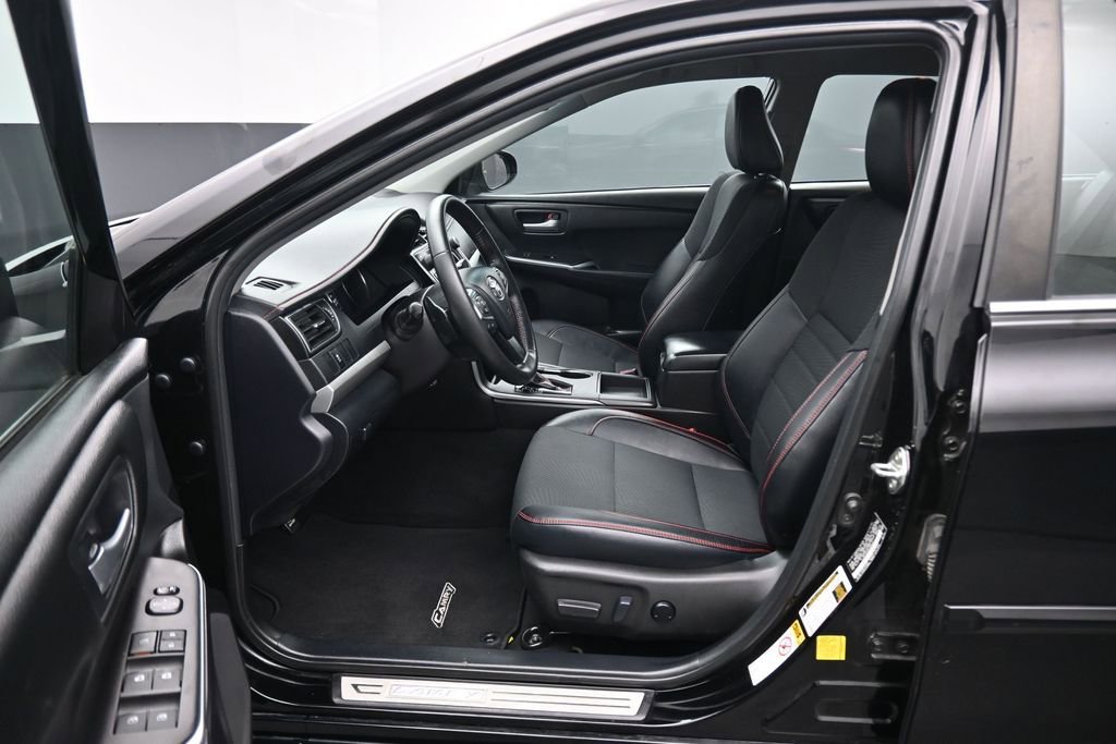 Used 2016 Toyota Camry SE w/ Protection Package (Q2) FWD image 11