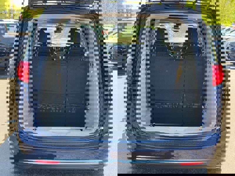 Used 2019 Chrysler Pacifica Limited w/ Tire & Wheel Group image 5