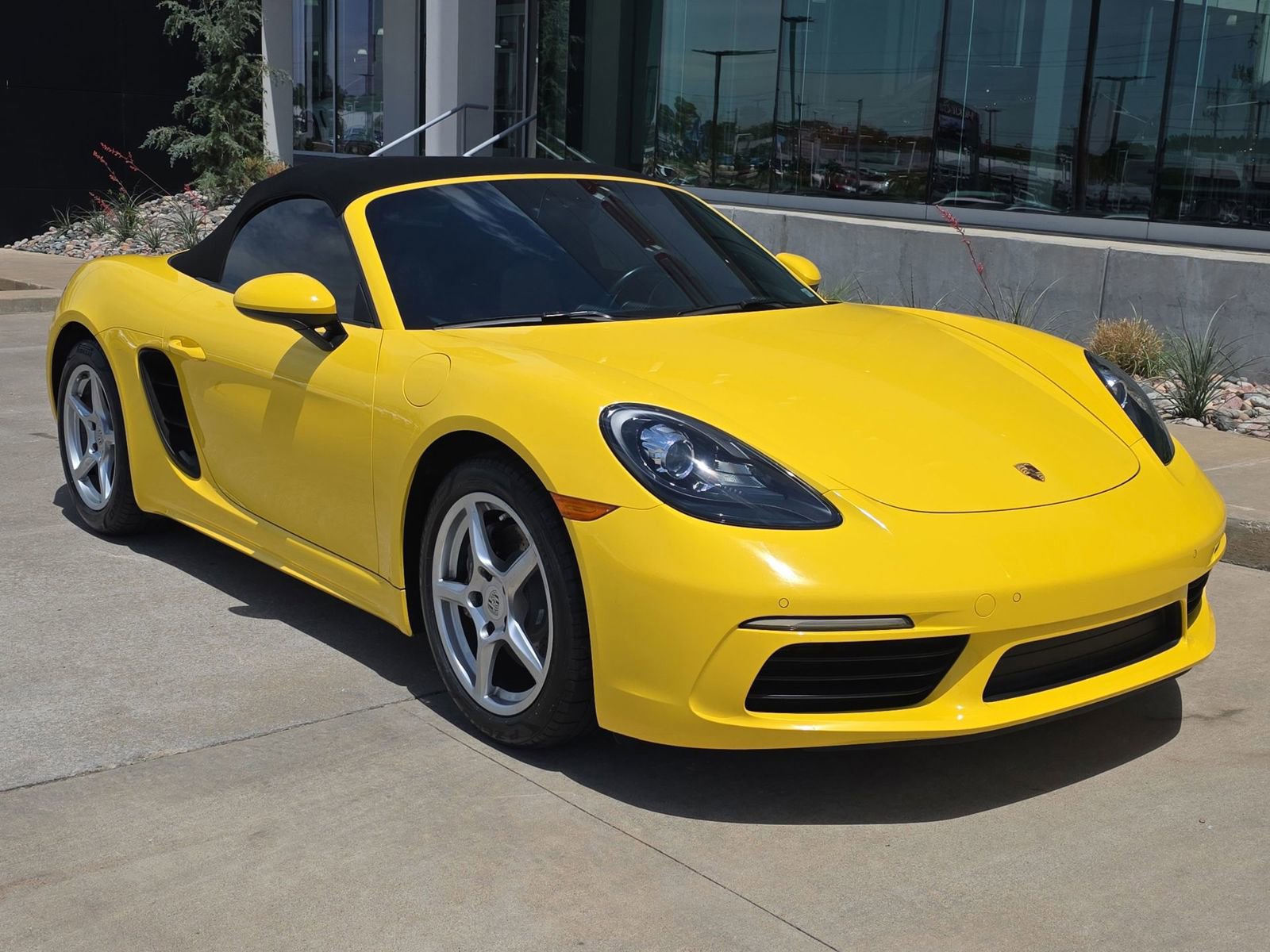 Used 2019 Porsche 718 Boxster RWD image 9