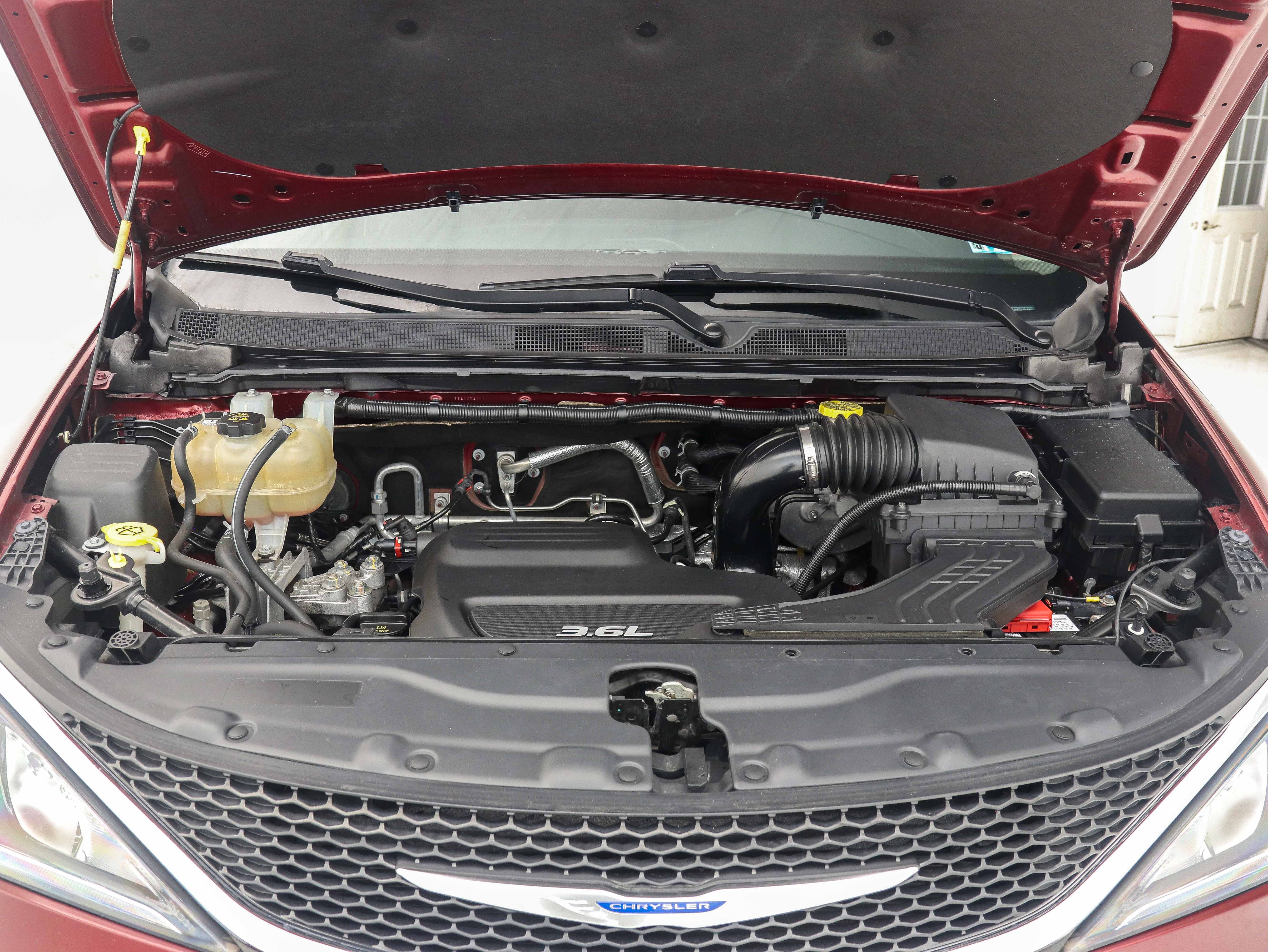 Used 2019 Chrysler Pacifica Touring-L image 32