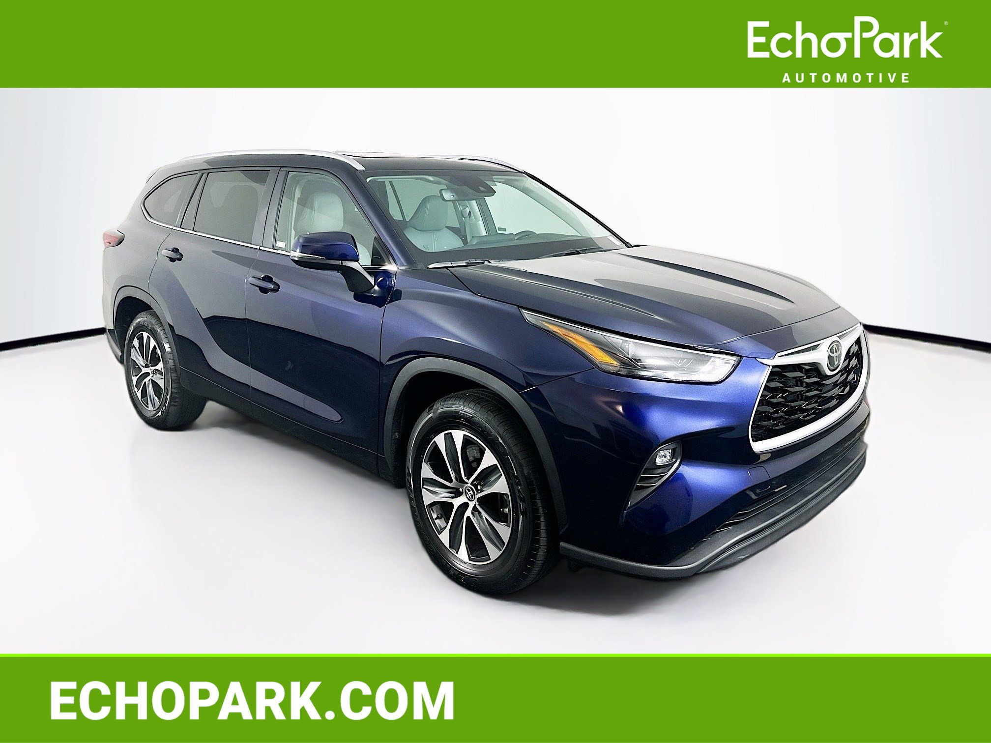 Used 2025 Toyota Highlander XLE image 1