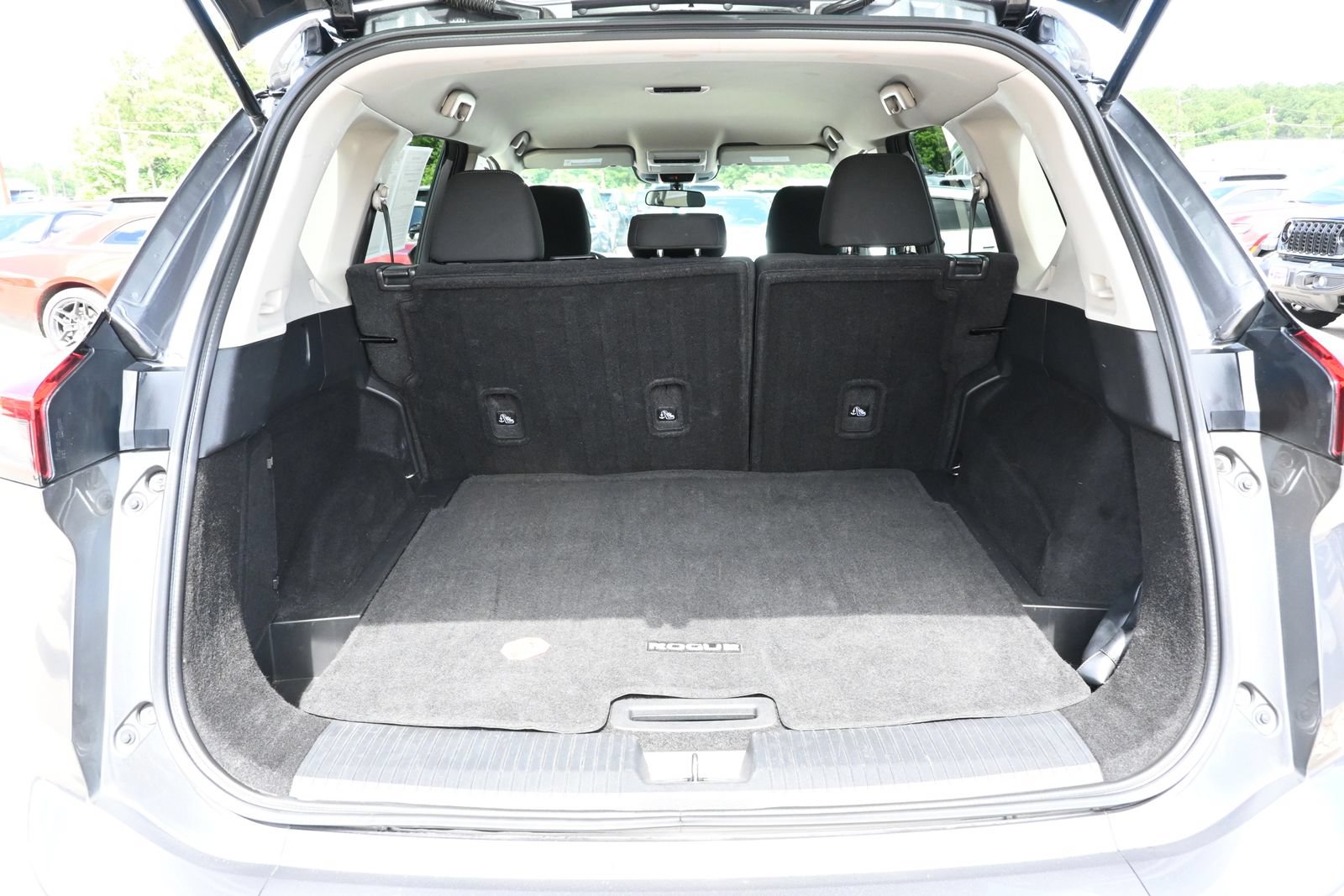 Used 2024 Nissan Rogue S AWD/4WD image 35