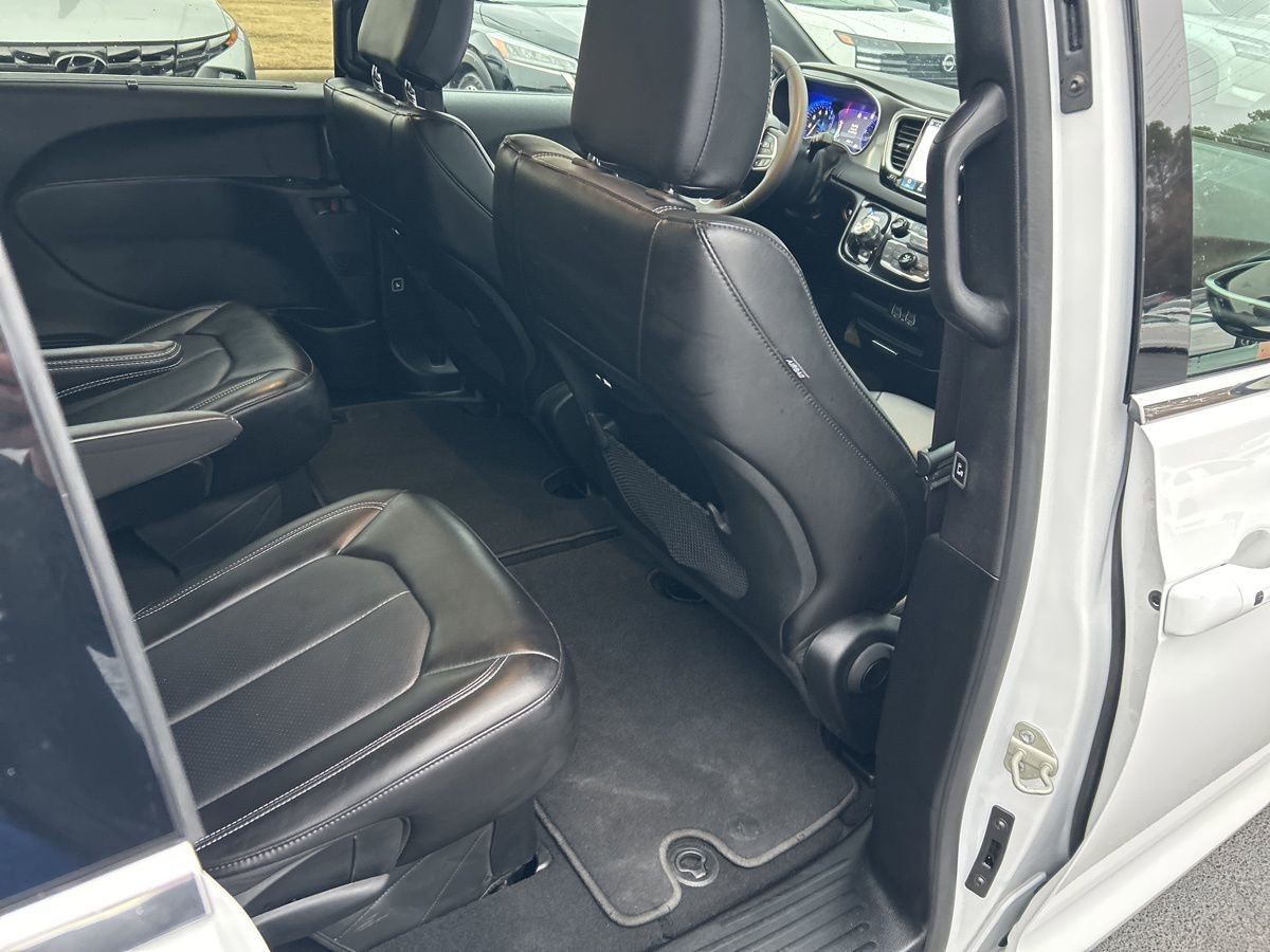 Used 2025 Chrysler Pacifica Select FWD image 35