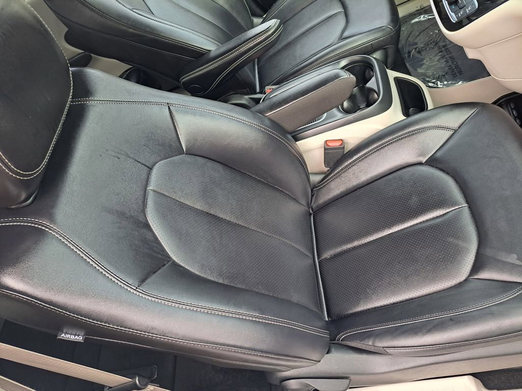 Used 2024 Chrysler Pacifica Touring-L image 24