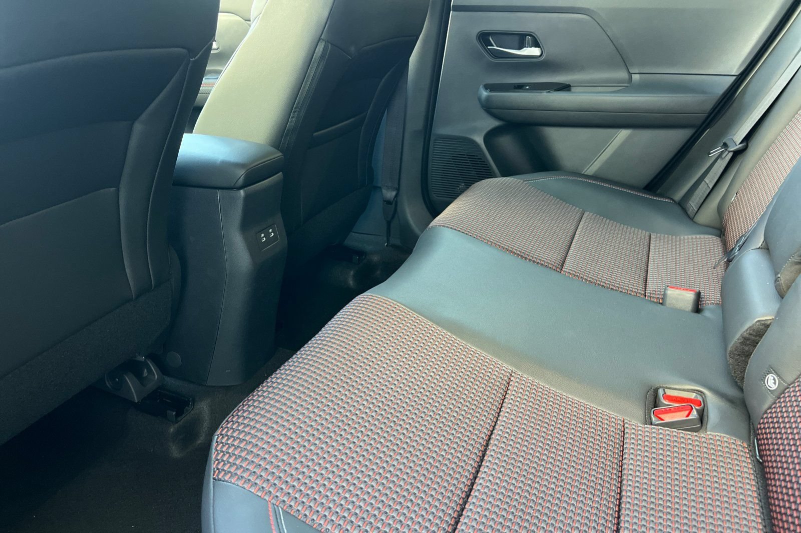 New 2027 Nissan Kicks SR FWD image 9