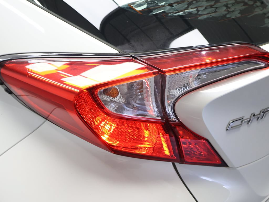 Used 2019 Toyota C-HR XLE FWD image 29