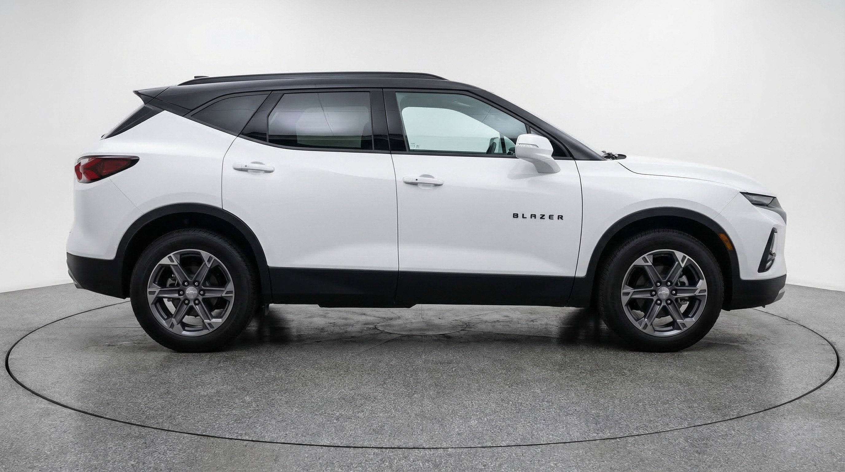 Used 2025 Chevrolet Blazer LT FWD image 11