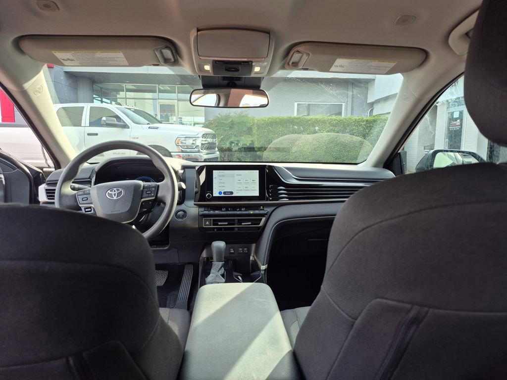 Used 2025 Toyota Camry Hybrid image 11