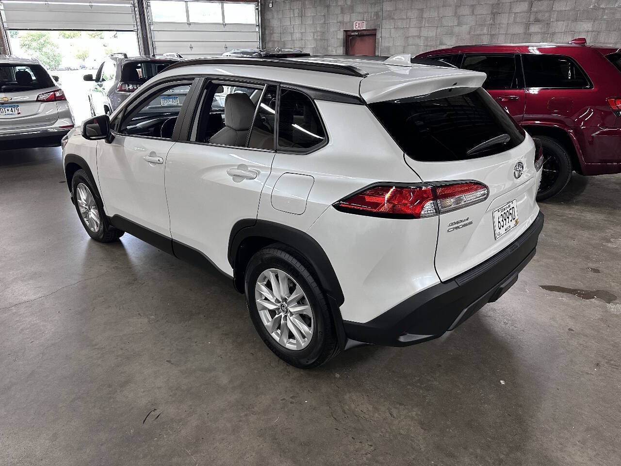 Used 2023 Toyota Corolla Cross LE w/ Moonroof Package AWD/4WD image 4
