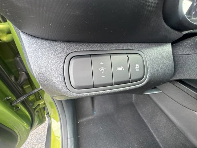 Used 2022 Hyundai Venue SEL FWD image 16