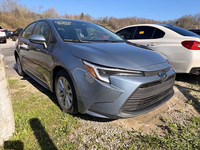 Used 2024 Toyota Corolla LE w/ LE Convenience Package image 18