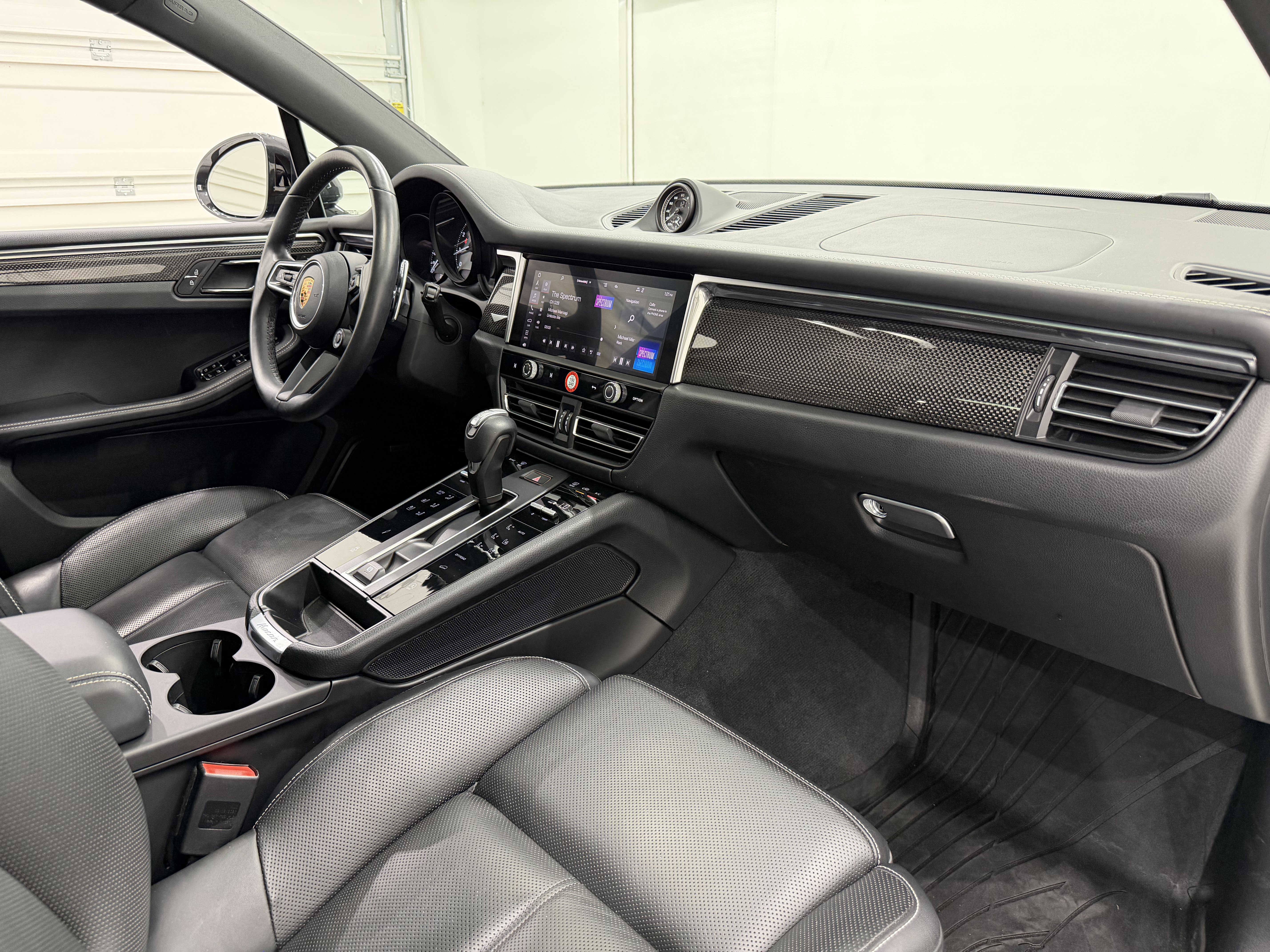 Certified 2022 Porsche Macan S AWD/4WD image 24