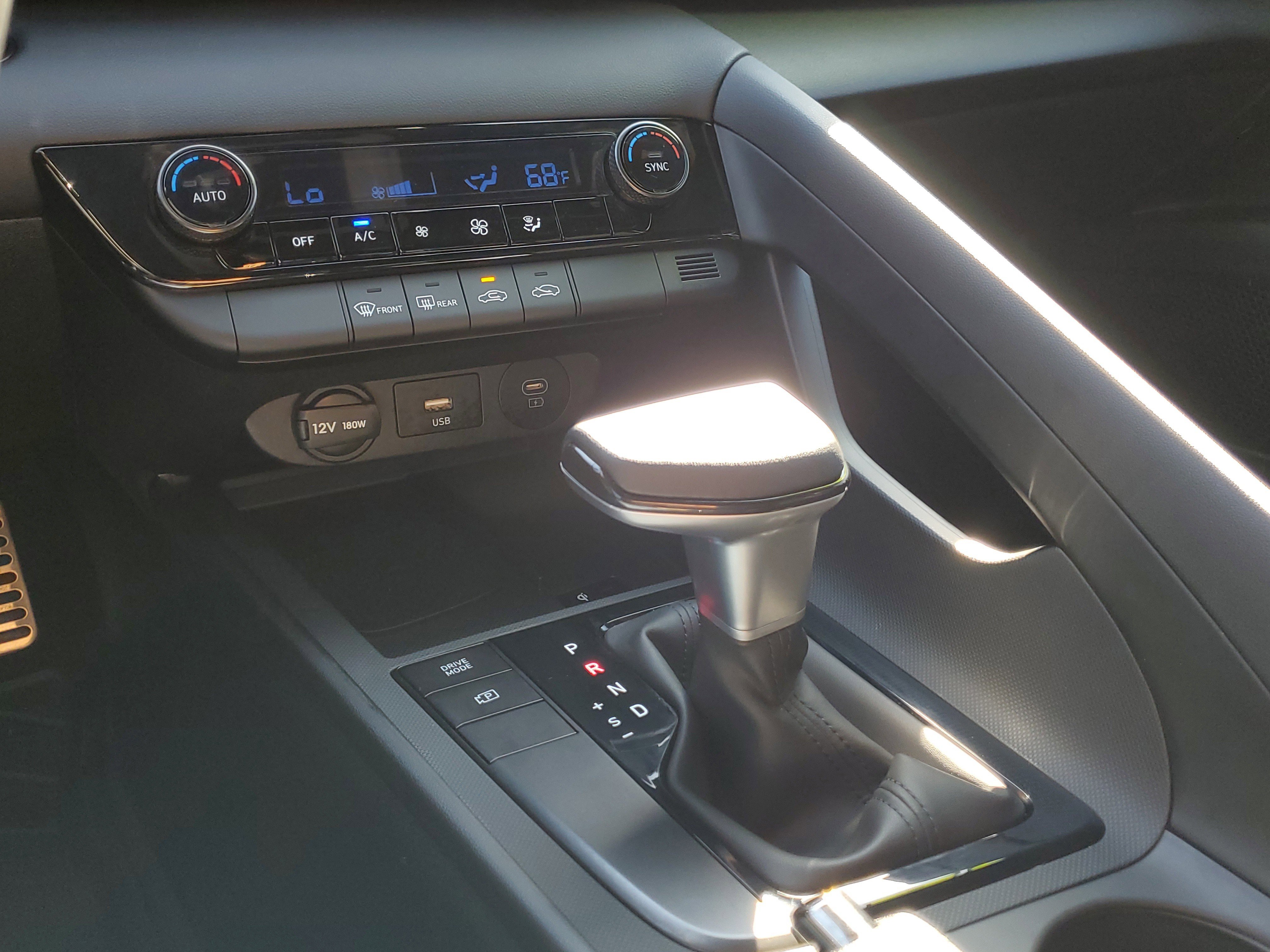 Used 2025 Hyundai Elantra Sport image 26