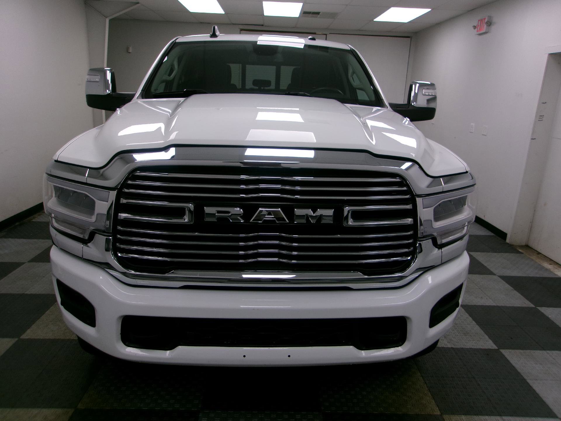 Used 2024 RAM 2500 Laramie AWD/4WD image 3