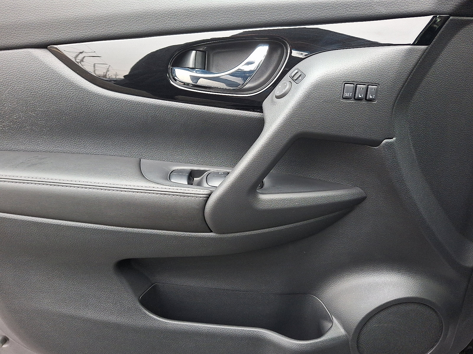 Used 2022 Nissan Rogue Sport SL w/ Premium Package image 10