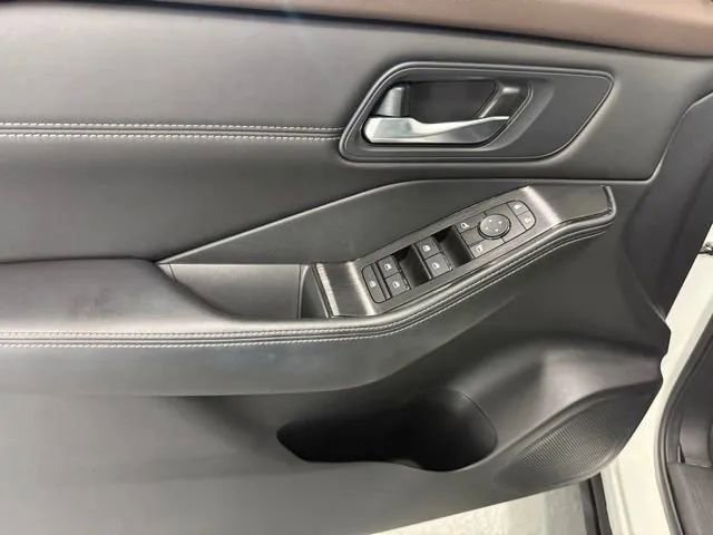 Used 2023 Nissan Rogue SV w/ SV Premium B Package AWD/4WD image 14