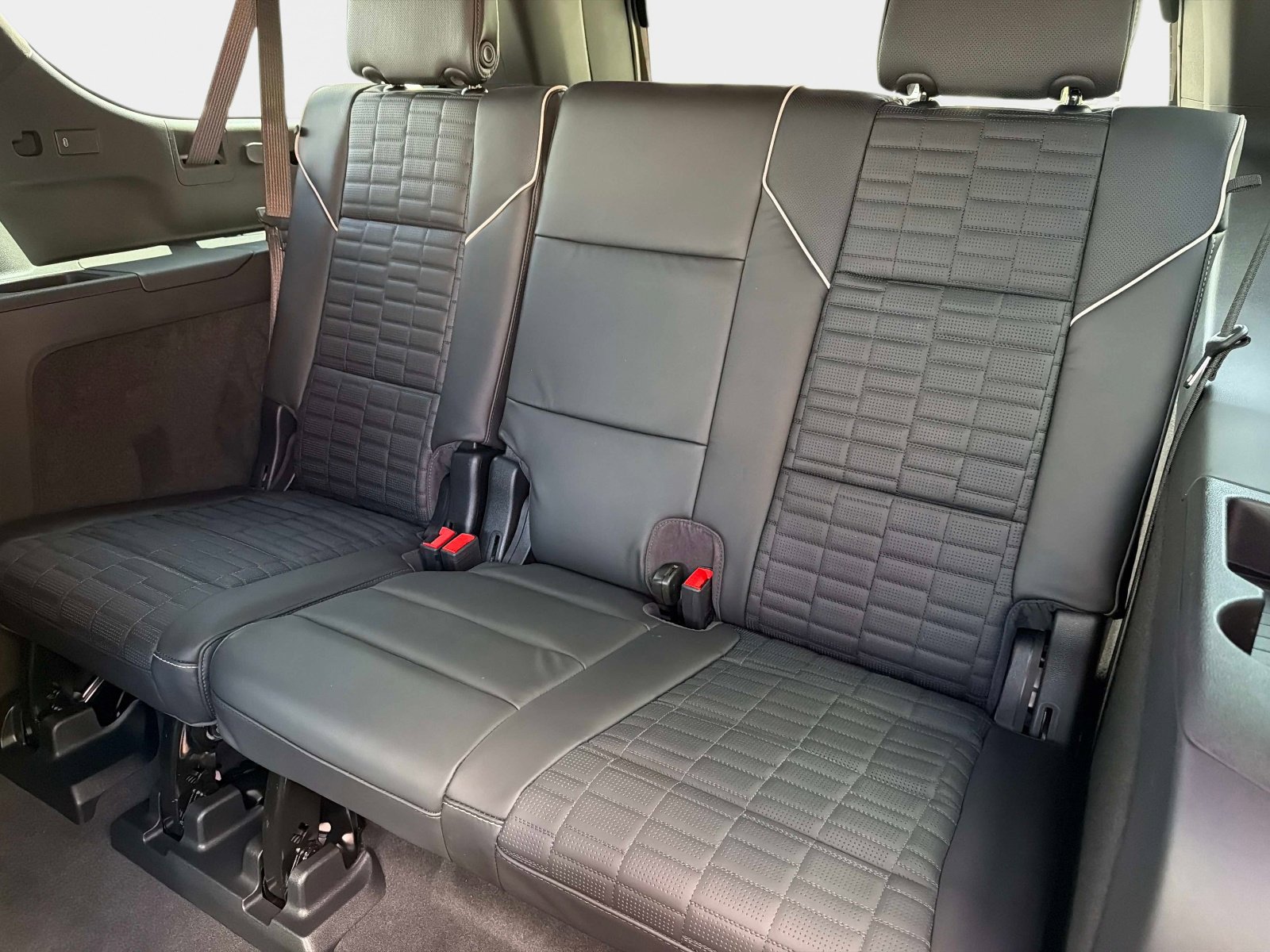 Used 2026 Cadillac Escalade ESV Platinum Sport w/ LPO, ONYX Package image 33