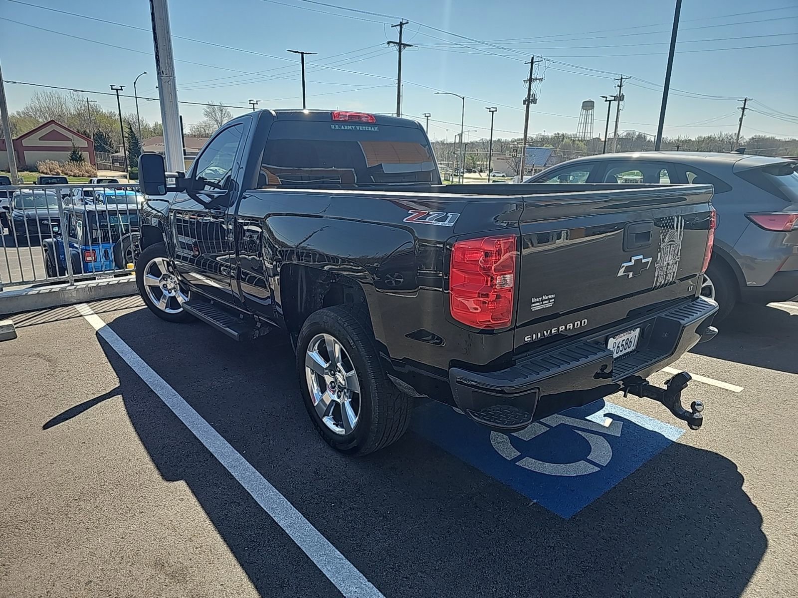 Used 2016 Chevrolet Silverado 1500 LT w/ LT Convenience Package AWD/4WD image 2