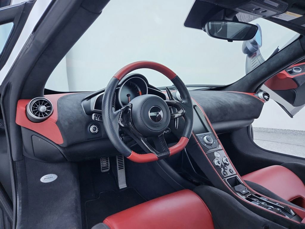 Used 2015 McLaren 650S Spider image 17