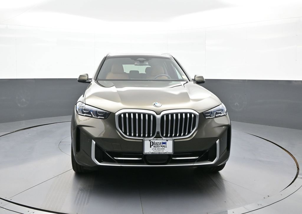 Used 2025 BMW X5 xDrive40i w/ Climate Comfort Package image 2