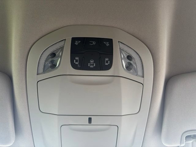 Used 2023 Chrysler Pacifica Touring-L FWD image 28