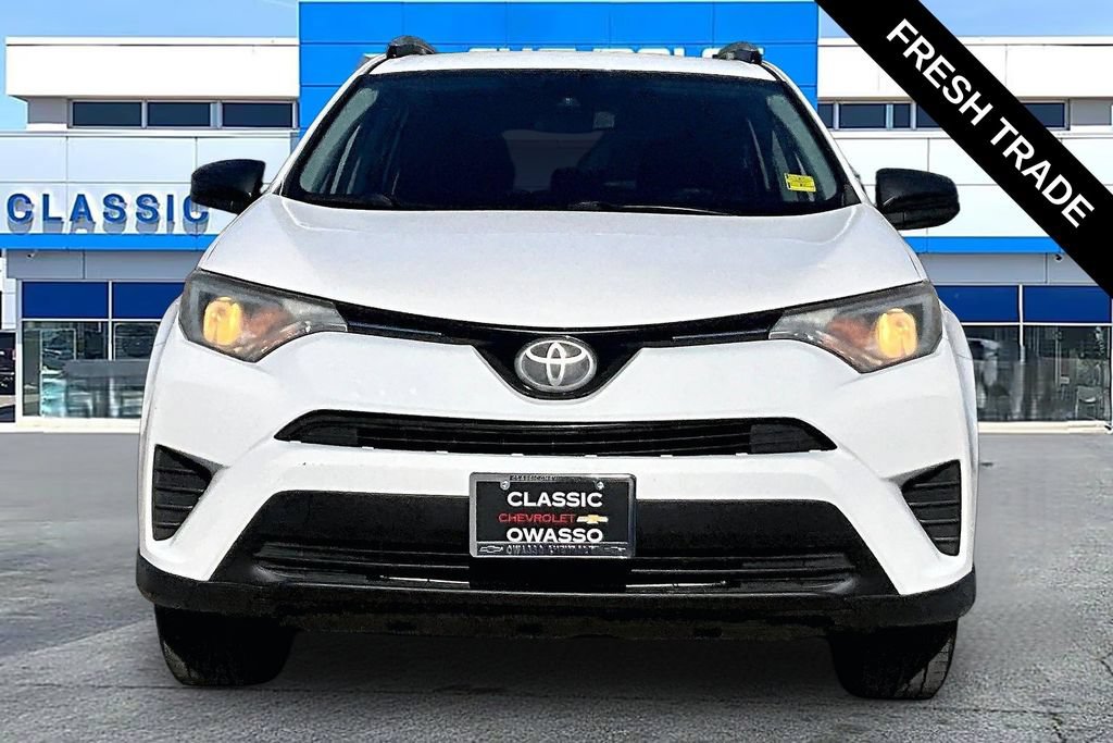 Used 2018 Toyota RAV4 LE AWD/4WD image 18