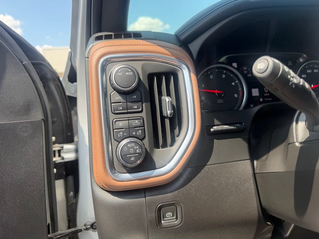 Used 2022 Chevrolet Silverado 3500 High Country AWD/4WD image 31