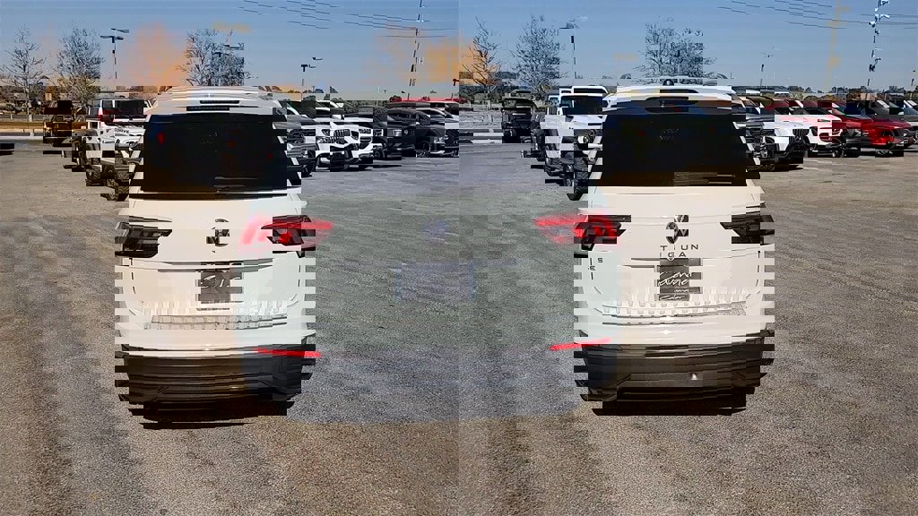 Used 2022 Volkswagen Tiguan SE image 7