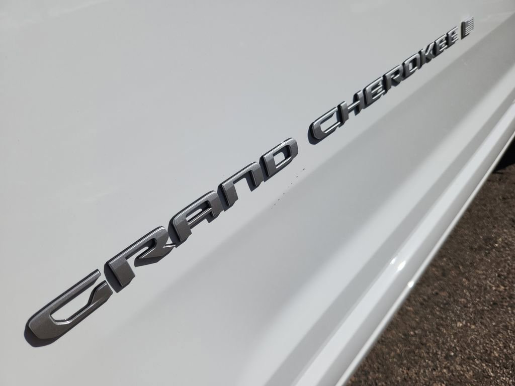 New 2025 Jeep Grand Cherokee Overland w/ Trailer Tow Package AWD/4WD image 8