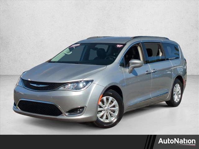 Used 2017 Chrysler Pacifica Touring-L image 1