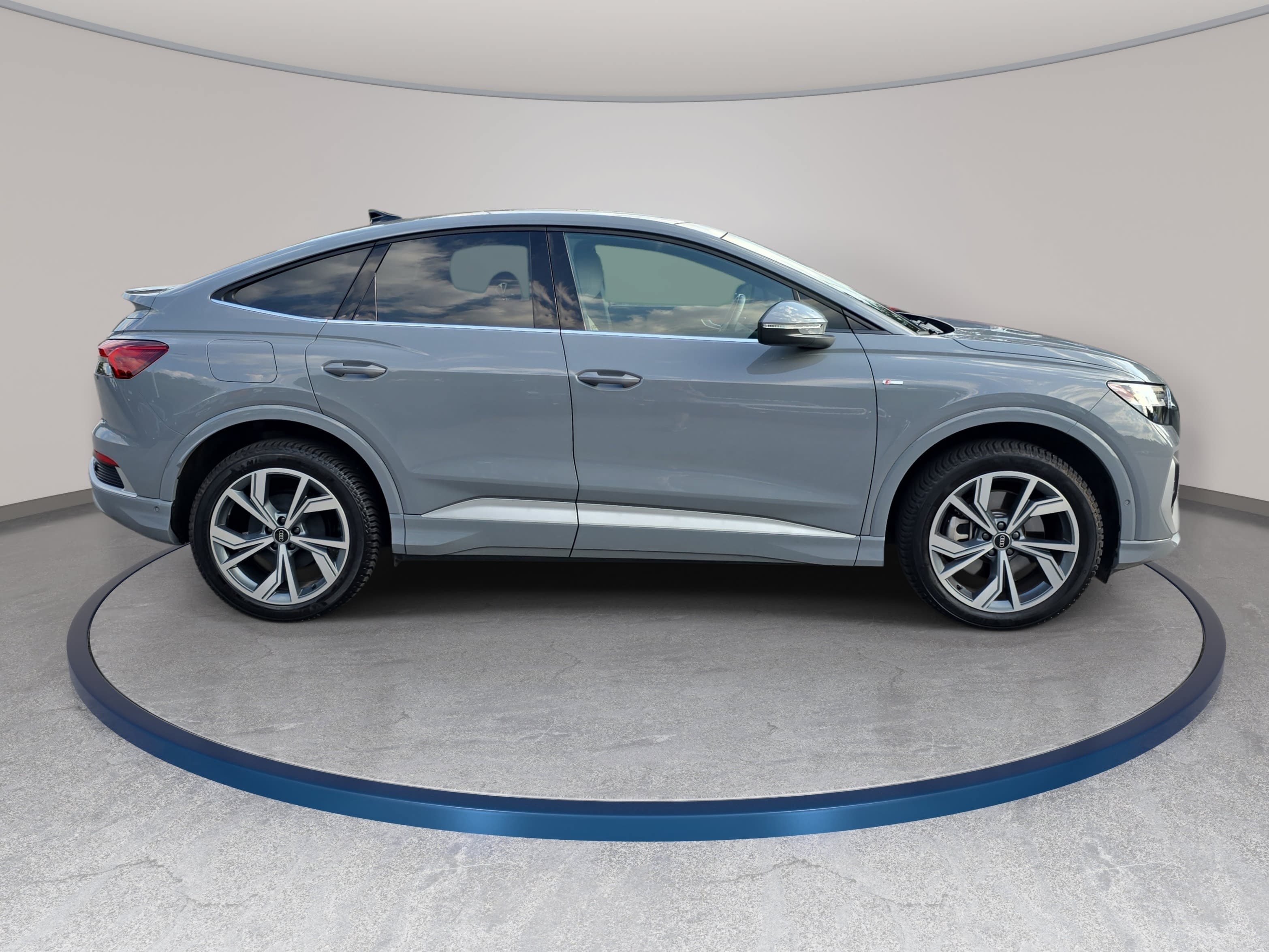 Used 2023 Audi Q4 e-tron Prestige AWD/4WD image 4