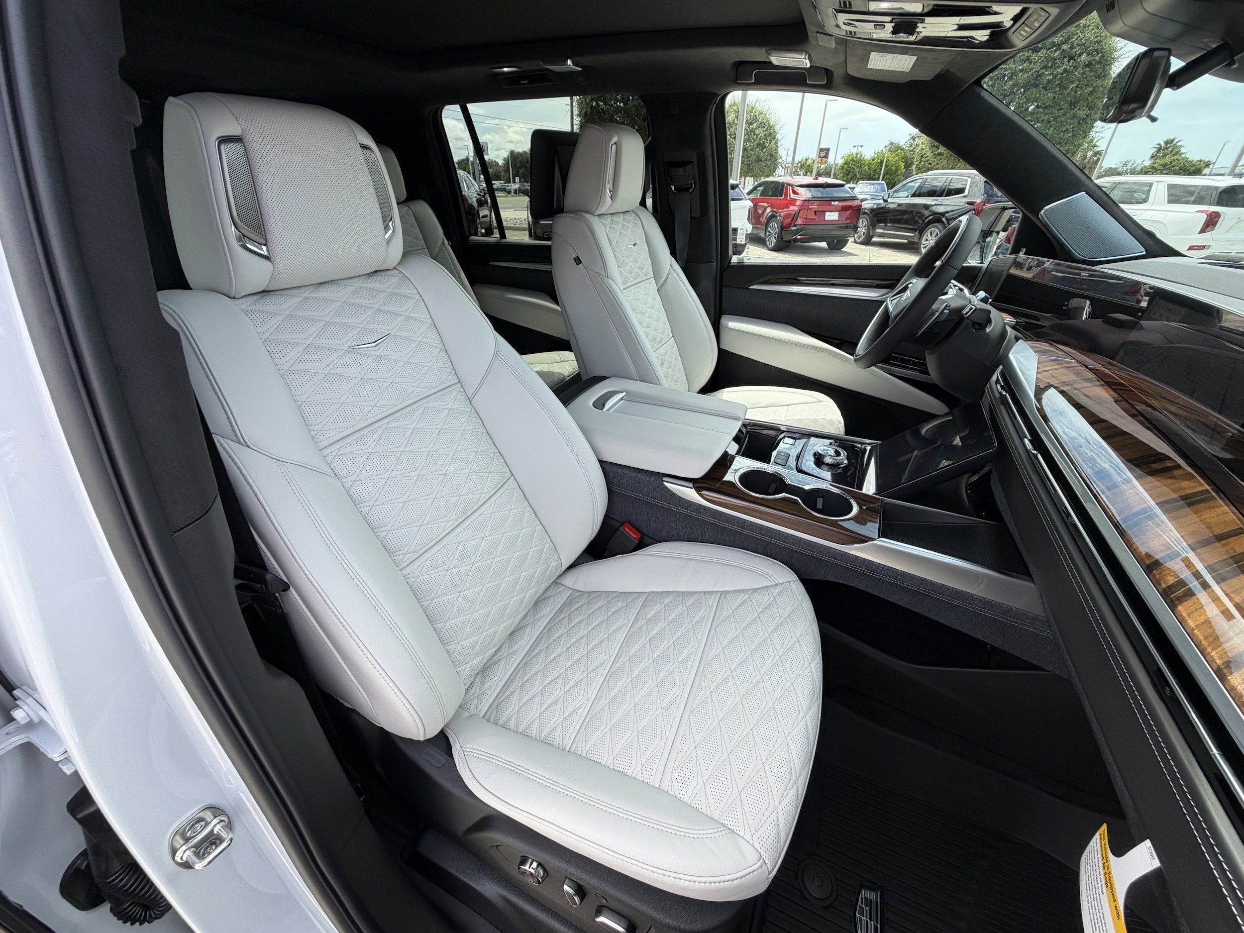 New 2026 Cadillac Escalade ESV Platinum Sport w/ LPO, ONYX Package AWD/4WD image 22