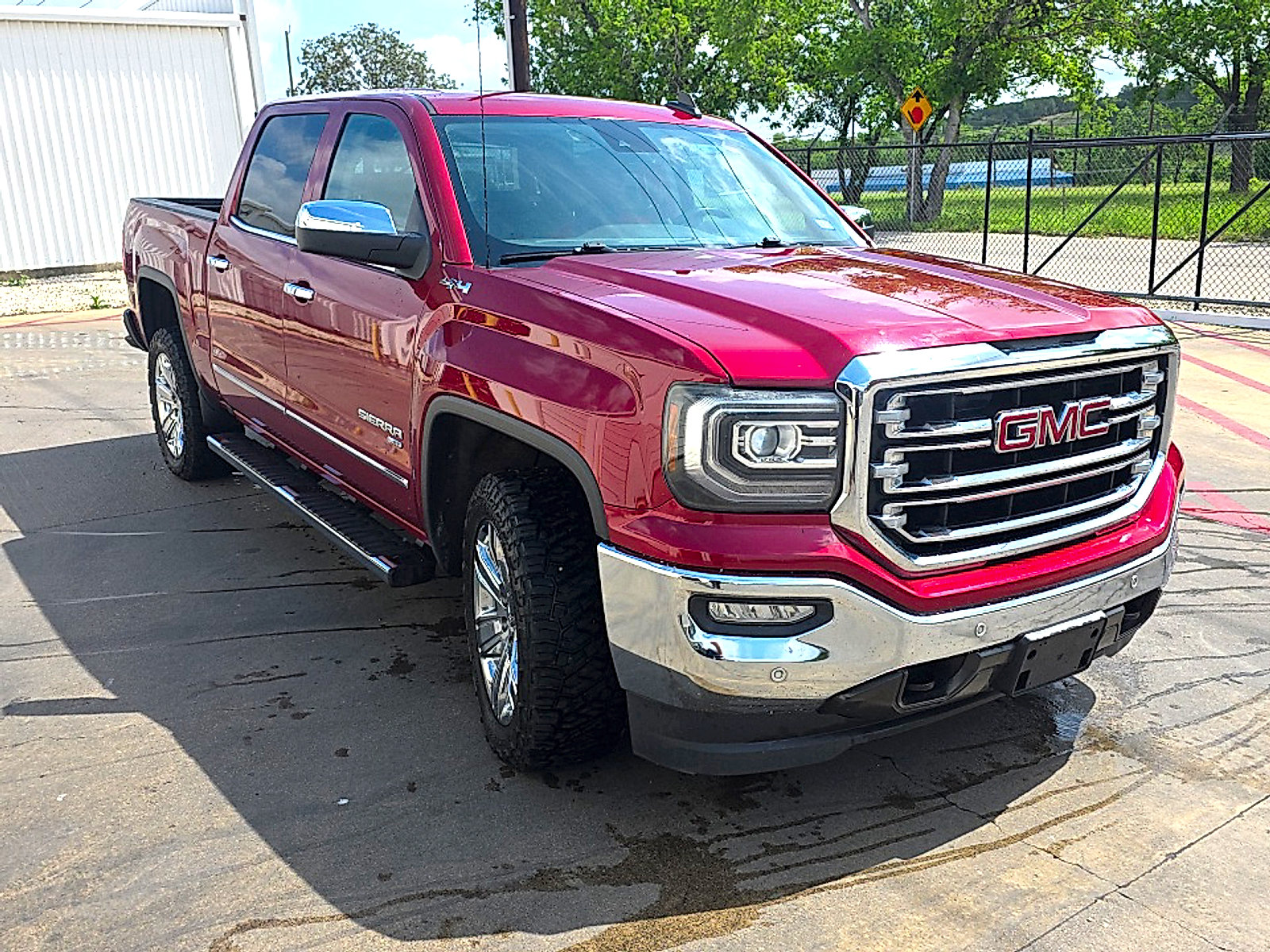 Used 2018 GMC Sierra 1500 SLT AWD/4WD image 2