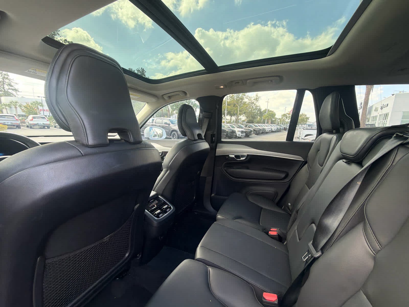 Used 2024 Volvo XC90 B5 Core AWD/4WD image 30