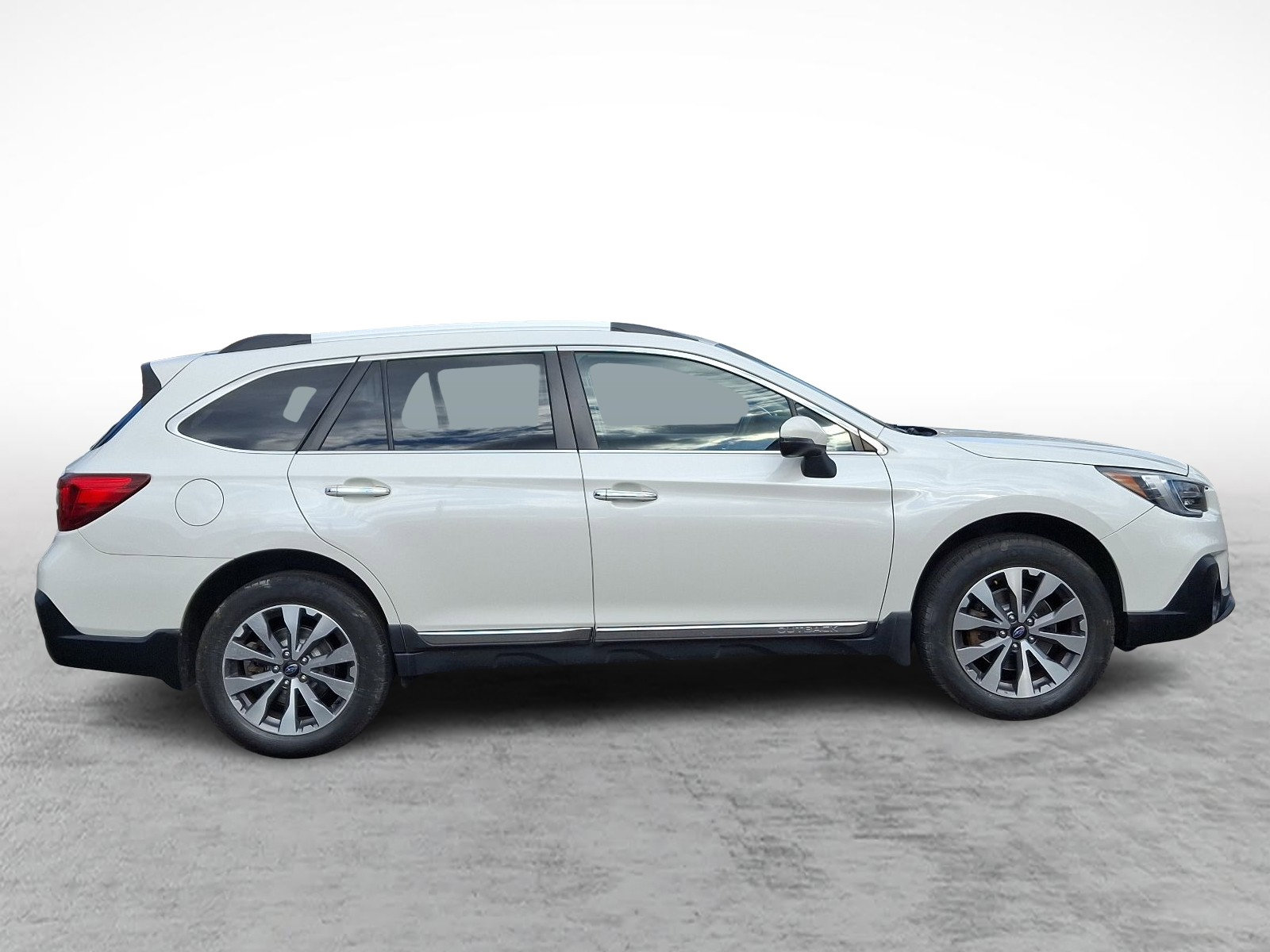 Used 2018 Subaru Outback 3.6R Touring image 7