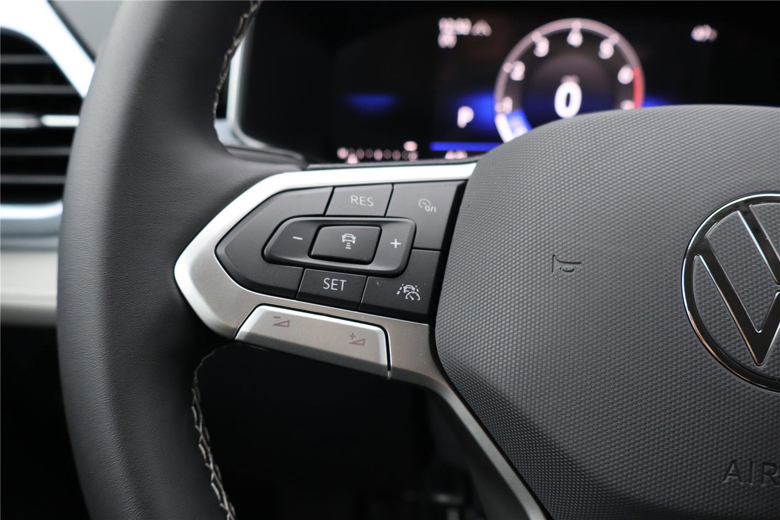 New 2026 Volkswagen Taos SE image 15