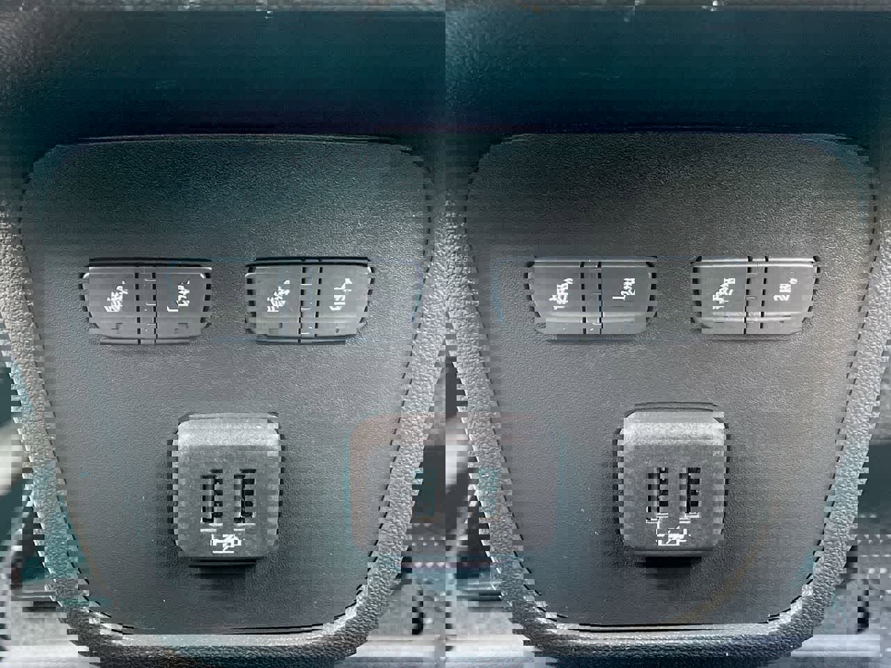 Used 2023 Chevrolet Equinox Premier image 22