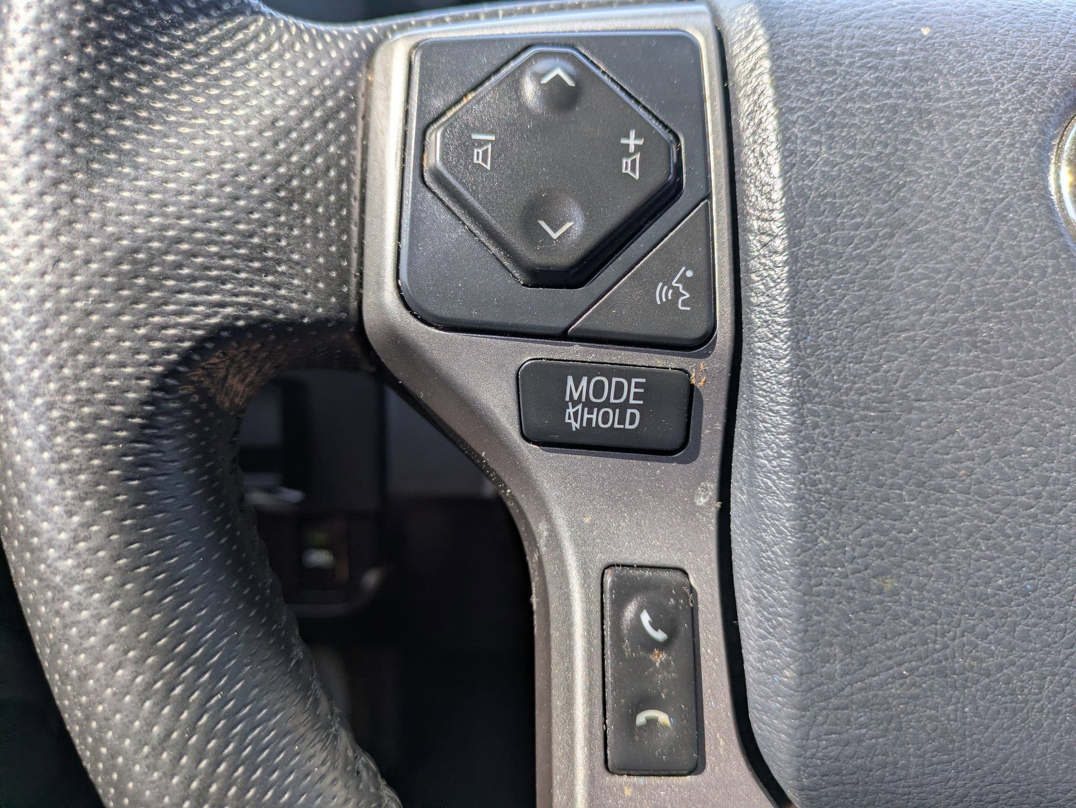 Used 2016 Toyota Tacoma Limited w/ Towing Package image 17