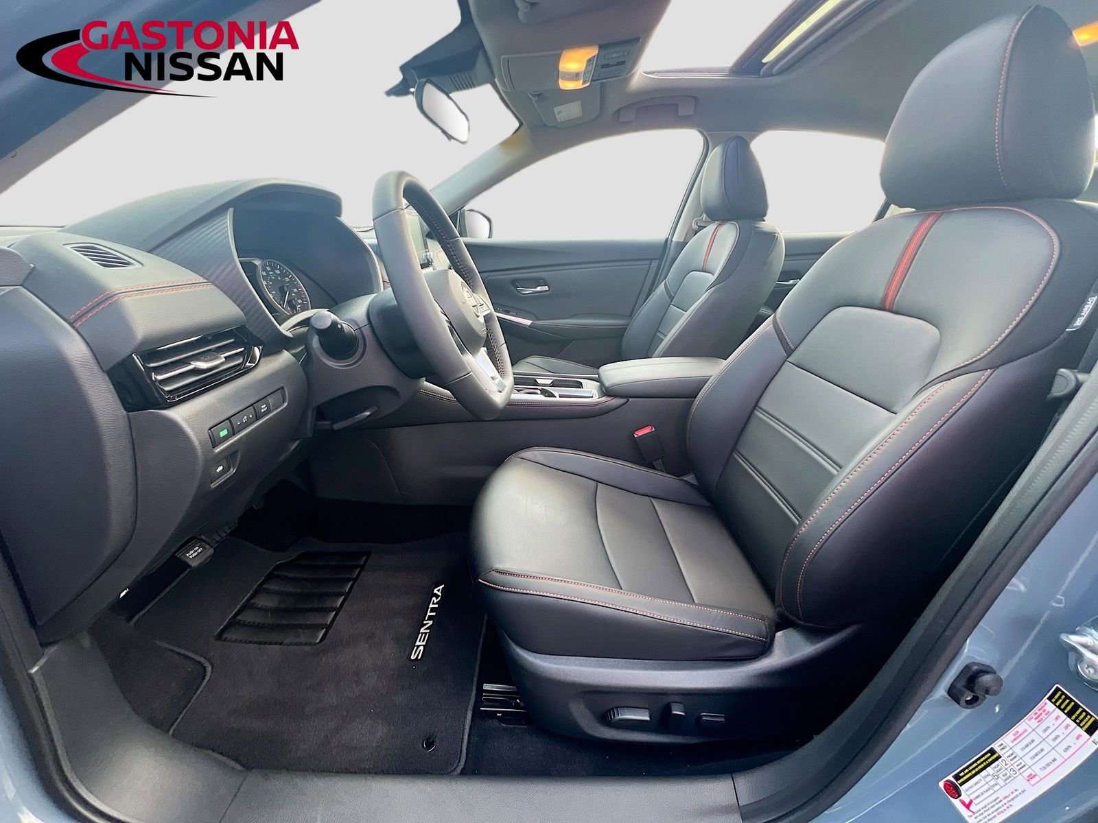 Used 2025 Nissan Sentra SR w/ SR Premium Package image 27