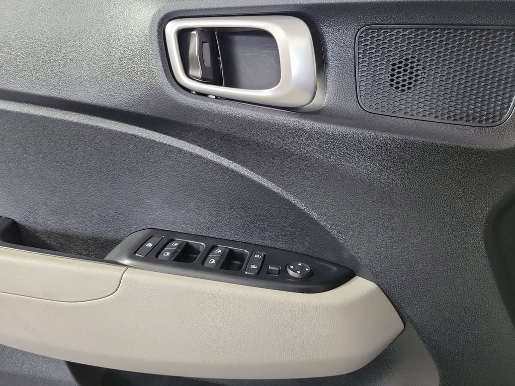 Used 2023 Hyundai Venue SEL FWD image 16
