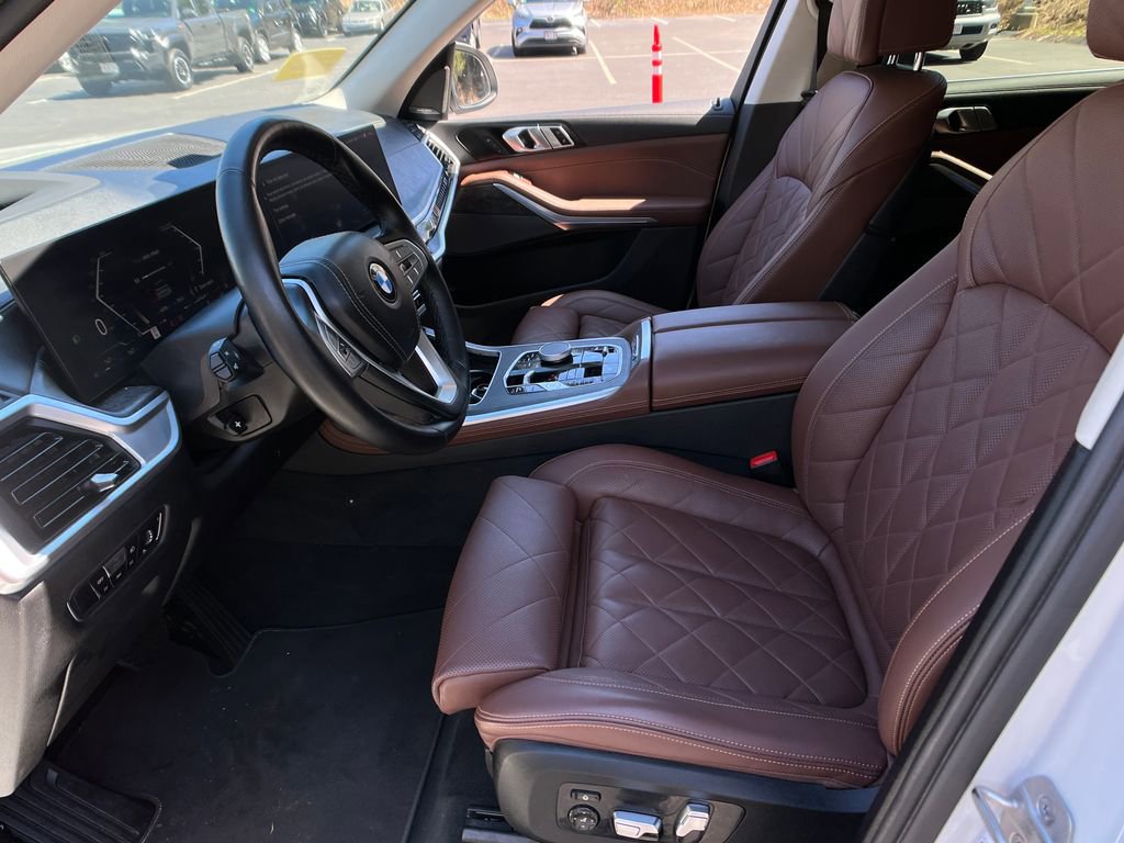 Used 2023 BMW X7 xDrive40i w/ Premium Package image 9