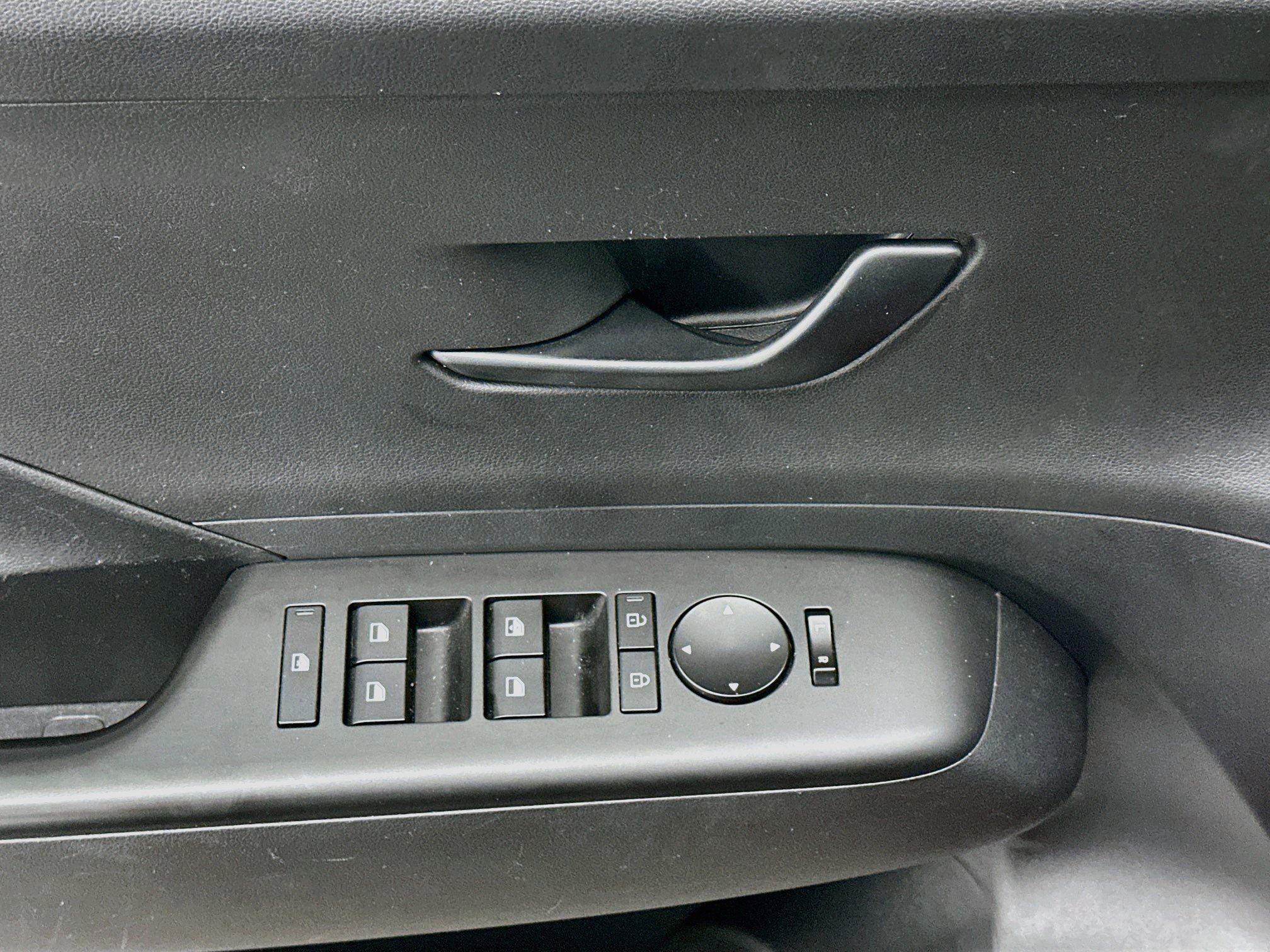 Used 2025 Hyundai Kona SEL AWD/4WD image 15