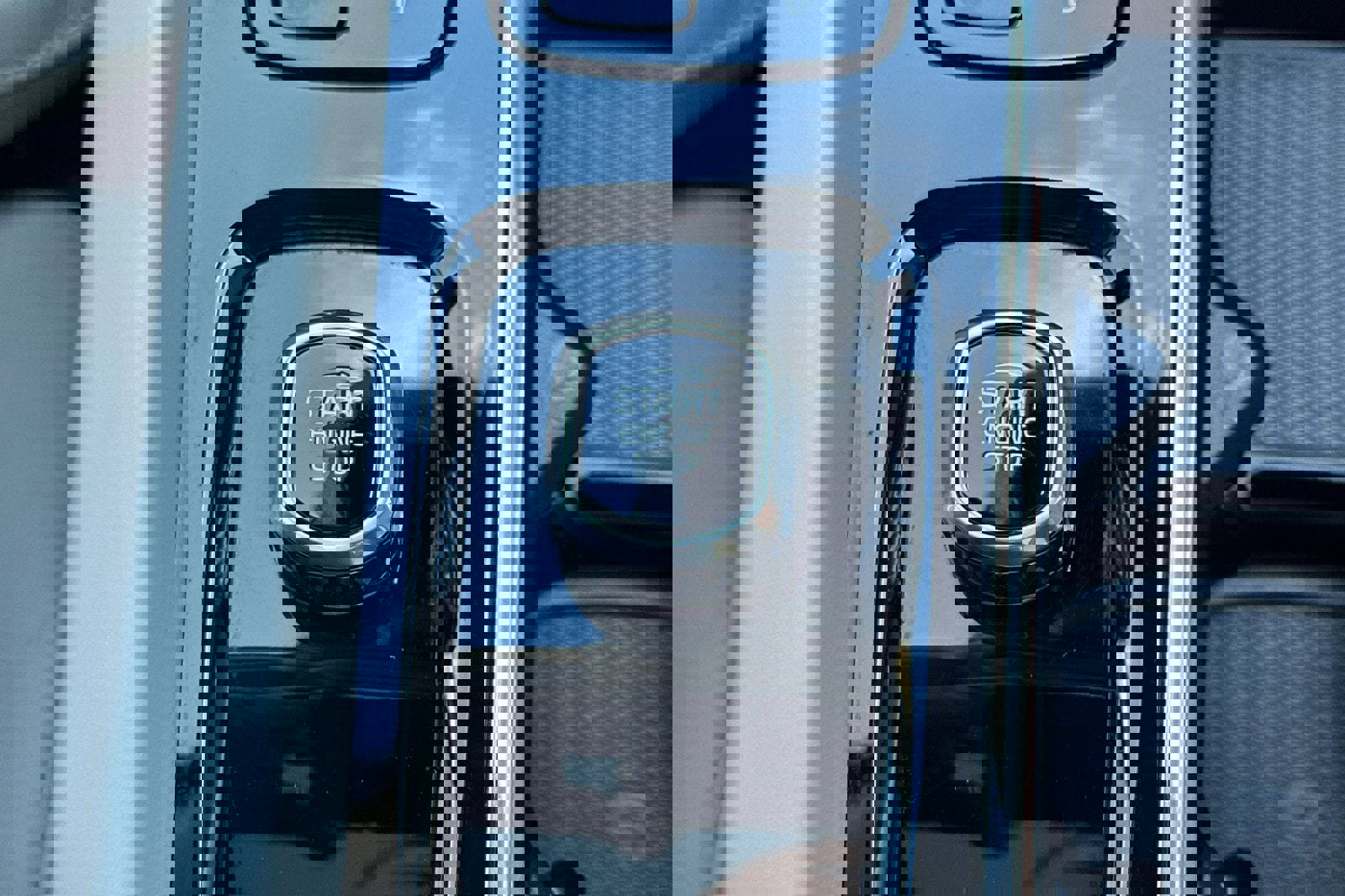 Certified 2025 Volvo XC60 T8 Ultra w/ Protection Package Premier image 26