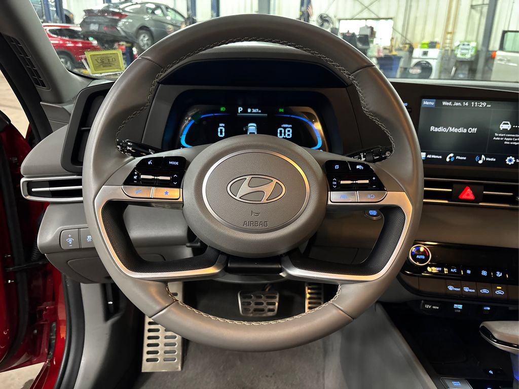 Certified 2025 Hyundai Elantra Sport image 21