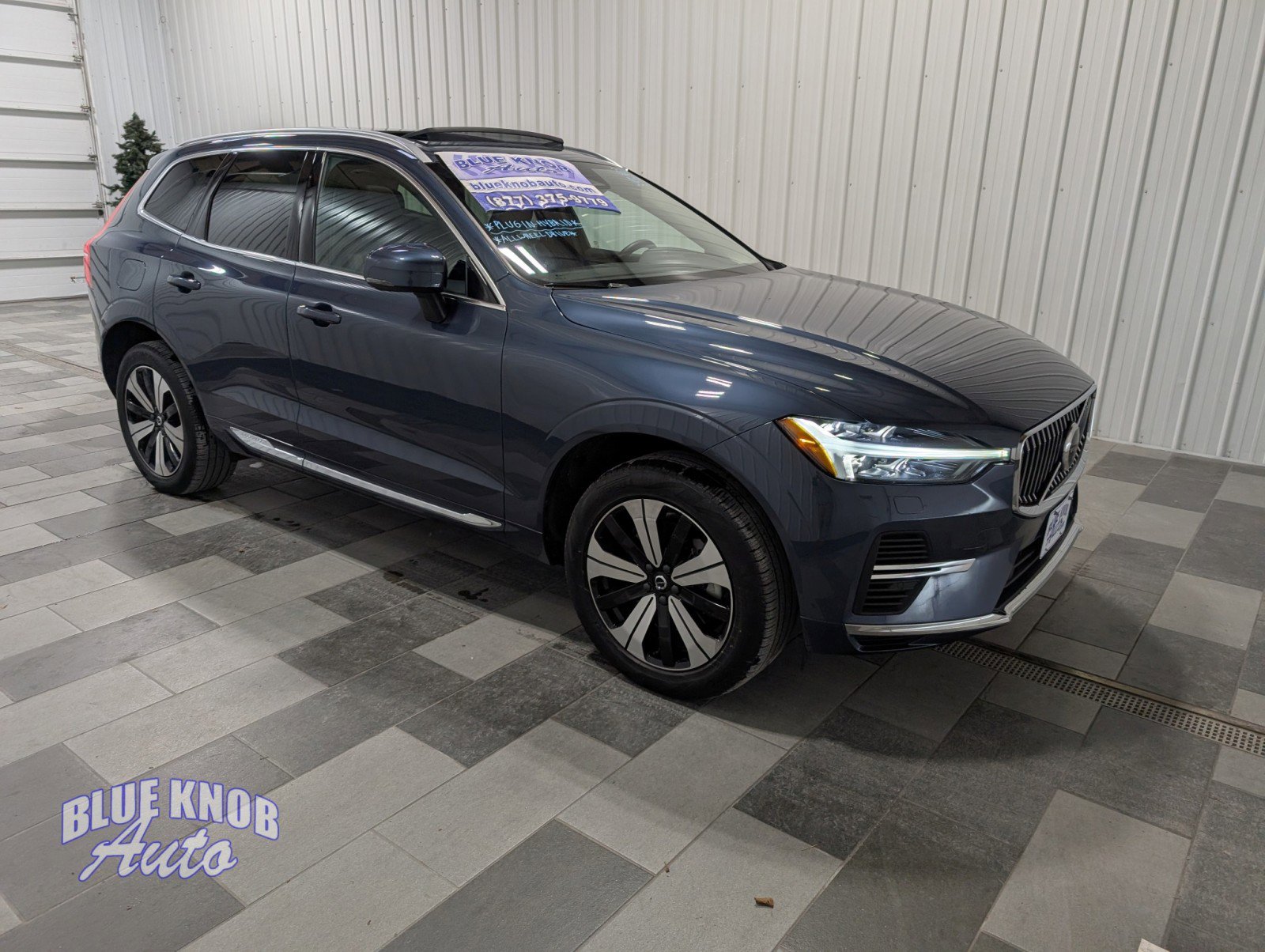 Used 2023 Volvo XC60 T8 Core image 5