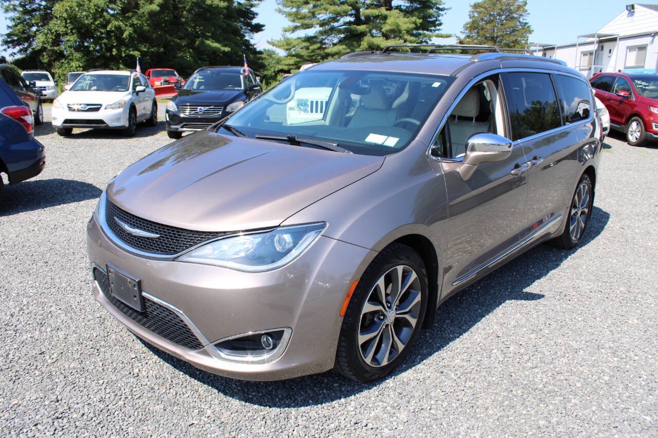 Used 2017 Chrysler Pacifica Limited FWD image 2