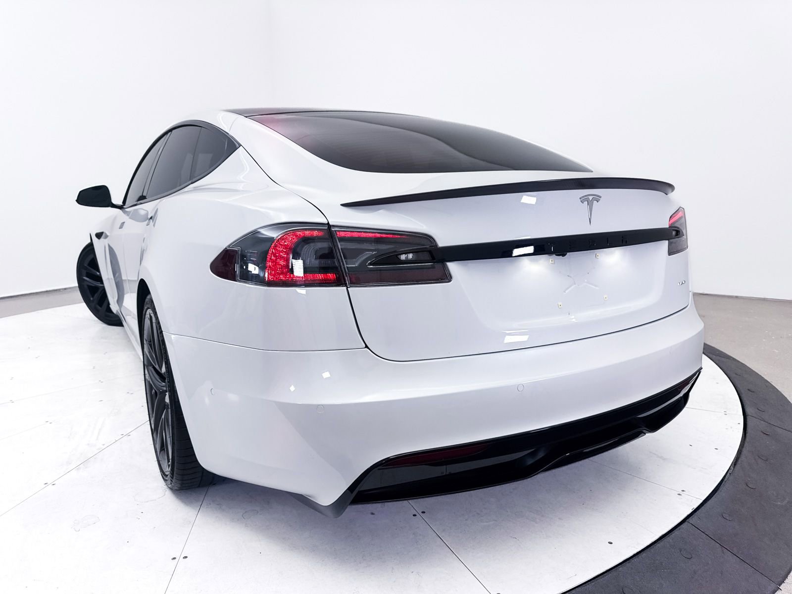 Used 2021 Tesla Model S Plaid image 8
