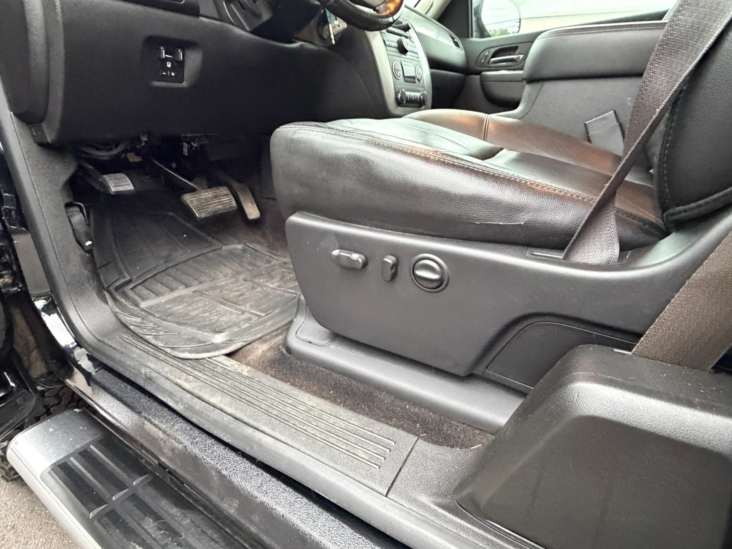 Used 2013 Chevrolet Silverado 2500 LTZ w/ LTZ Plus Package AWD/4WD image 39