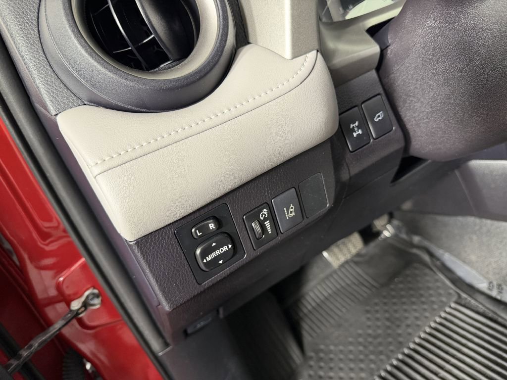 Used 2017 Toyota RAV4 XLE image 33