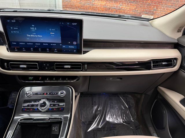 Used 2022 Lincoln Nautilus Reserve w/ Luxury Package image 17